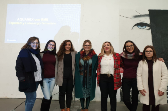 El equipo de Aquanex con la Directora de Empresa de la Junta de Extremadura
