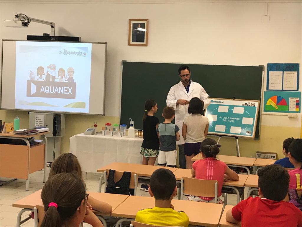 Ir a la noticia The Aqualogía educational program reaches the Donoso Cortés classrooms
