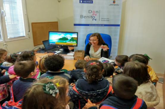 Ir a la noticia Students of the Claret School visit the offices of Aquanex in Don Benito